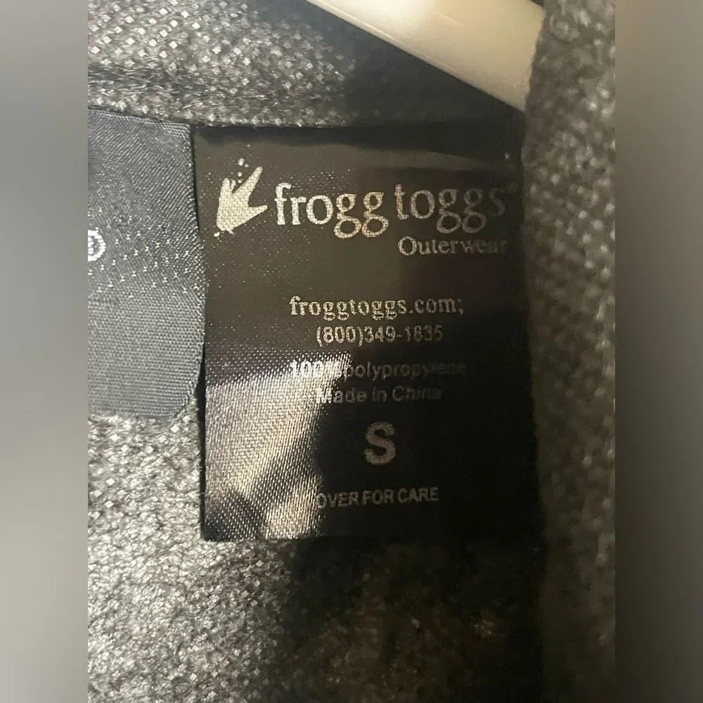 Frogg Toggs Classic Jacket perfect for rain. Has removable hood. Black. EUC